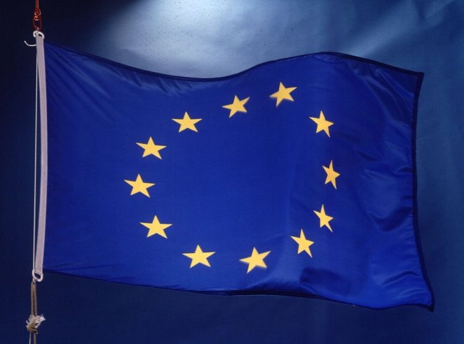 [BILD] Wehende EU-Fahne im Wind